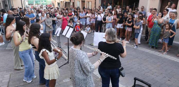 Paseo Musical 2025 de la Escuela Municipal de Música de Cuéllar «Cecilio de Benito». | Foto: Gabriel Gómez |