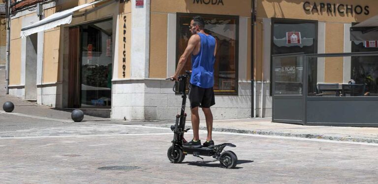 El Ayuntamiento de Cuéllar lanza un bando con un llamamiento al correcto uso de los patinetes eléctricos