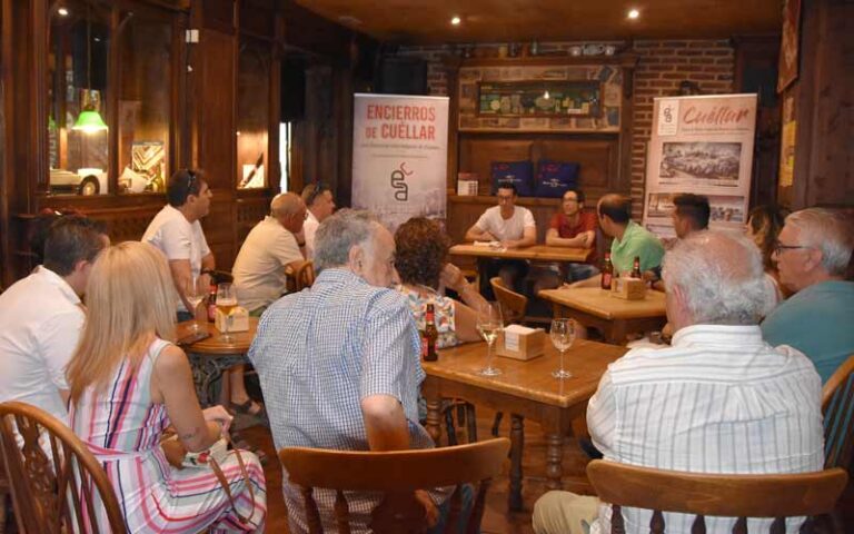 La Asociación Encierros de Cuéllar rifa una obra de Alfonso Rey coincidiendo con su 30 aniversario