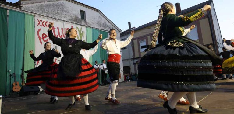 Danzas pacenses y vallisoletanas se sumarán a las del Grupo Bieldo en el XXXVII Festival del Ajo