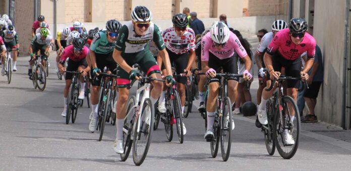 Llegada de etapa en Cuéllar de la Vuelta Ciclista a Castilla y León Élite y Sub-23 de 2025. | Foto: Nuria Pascual |