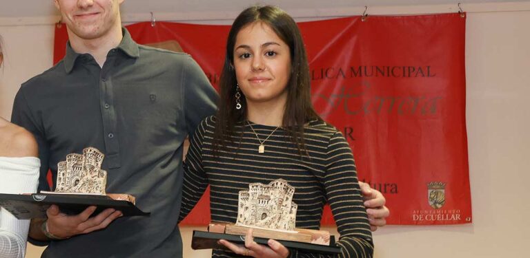 La cuellarana Aroa de Pedro recibe uno de los premios extraordinarios de Bachillerato de la Junta