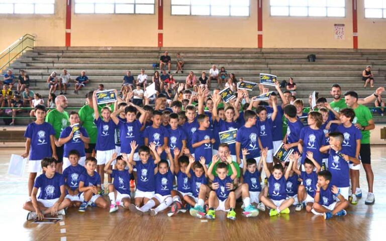 GR9 acercó los valores del deporte profesional a los deportistas y aficionados en Cuéllar