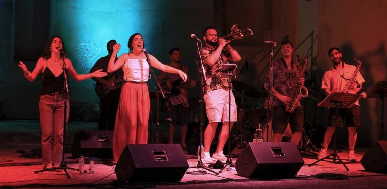 Alvaro Zarzuela & Friends volvieron a cautivar al público cuellarano con su música