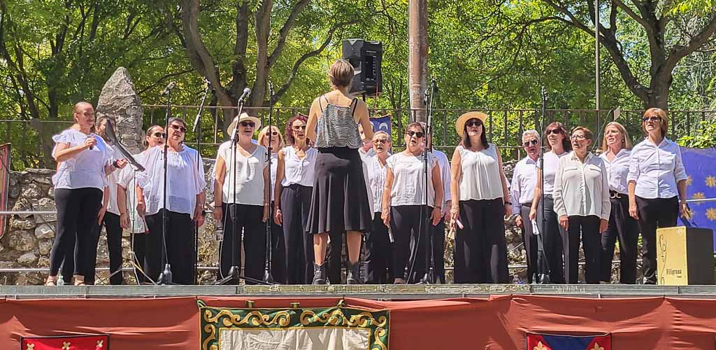 domingo-feria-medieval-cuellar-mudejar-2025-ES-NPM_140509 Actuación de la Coral Cuellarana en Cuéllar Mudéjar 2025. | Foto: Nuria Pascual |