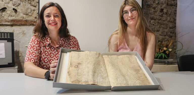 El Archivo Municipal restaura un documento de 1527 que trata sobre la propia institución