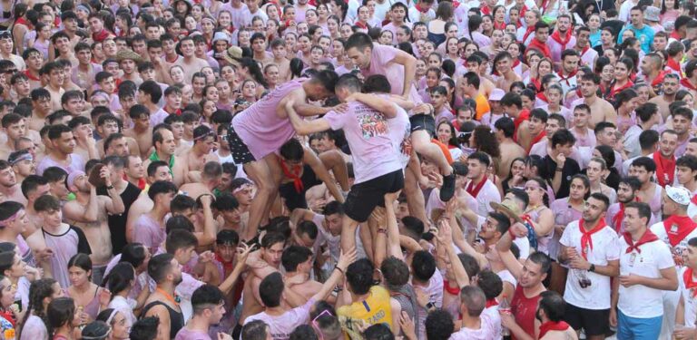Juventud anima a los jóvenes de Cuéllar a diseñar los vasos reutilizables para las fiestas 2026