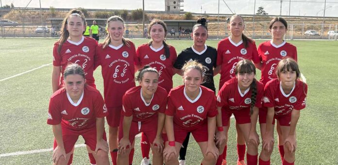 Once inicial del CD Cuéllar femenino ante el Aranda River. | Foto: Darío Cachorro |