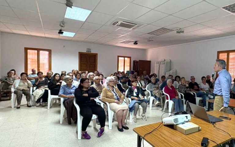 FEMUR promueve los hábitos saludables acercando a Cuéllar la relación entre cerebro y salud