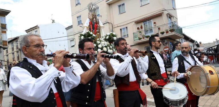 Procesión, gastronomía y música en las fiestas de ‘El Henarillo’ del barrio de El Salvador