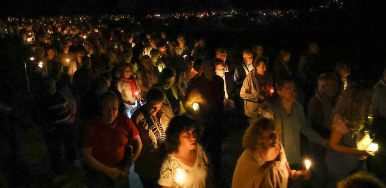 El Rosario de Antorchas iluminará esta noche la pradera de El Henar