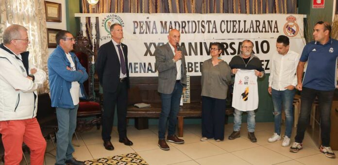 XXX aniversario de la Peña Madridista Cuellarana, en 2025, con homenaje a Alberto Gonzalez Bayón. | Foto: Gabriel Gómez |