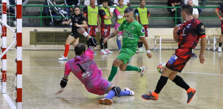 El FS Cuéllar Cojalba consigue ante Segosala su primera victoria tras seis partidos