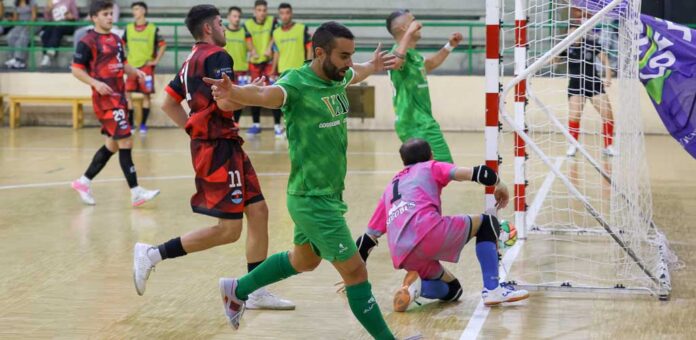 Partido disputado en Cuéllar entre el FS Cuéllar Cojalba y el Segosala en la temporada 2025-26. | Foto: Gabriel Gómez |
