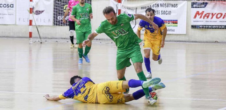 FS Cuéllar Cojalba recupera el liderato con una victoria de mérito ante un buen Villaquilambre