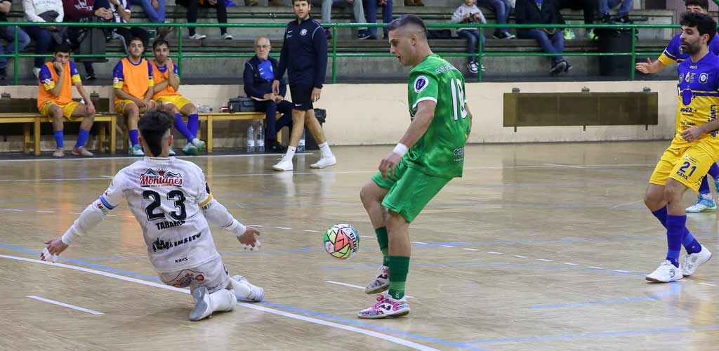 fs-cuellar-cojalba-villaquilambre-2025-ES-GGG_7590 Partido entre el FS Cuéllar Cojalba y el Villaquilambre. | Foto: Gabriel Gómez |