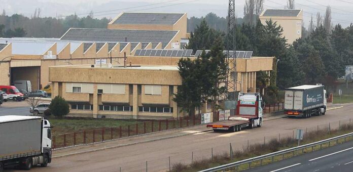 Edificio del polígono de Villa y Tierra en el que la Comunidad espera acoger los exámenes de Tráfico. | Foto: Gabriel Gómez |
