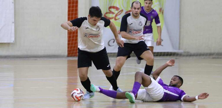 La primera derrota del Racing Cuéllar llega en casa frente a La Bañeza a pocos segundos del final