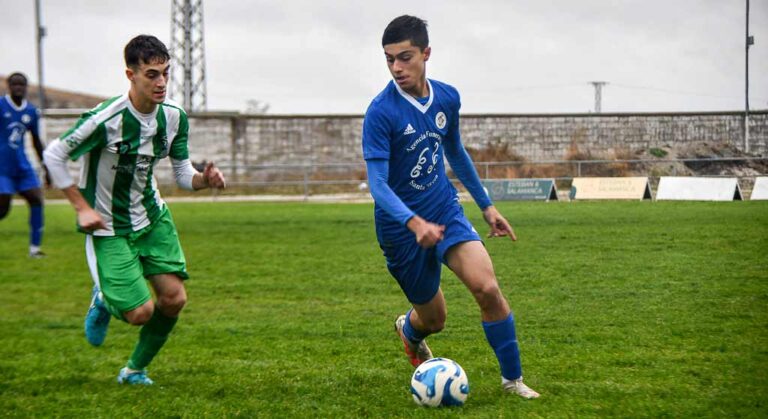 El CD Cuéllar tutea al líder pero cae en inferioridad