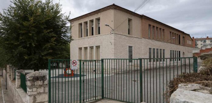 Zona trasera del colegio de La Villa, en Cuéllar. | Foto: Gabriel Gómez |