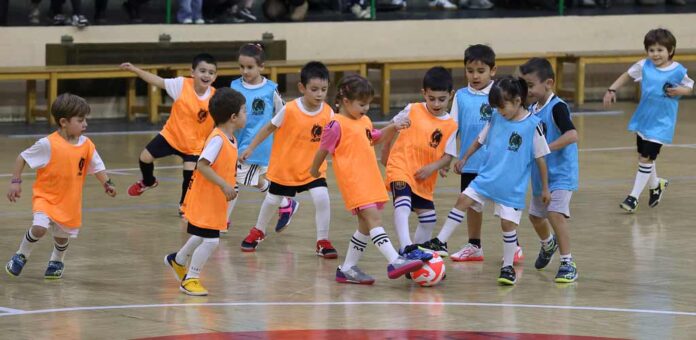 Partido entre el RAcing Cuéllar y el Valladolid Sport Sala. | Foto: Gabriel Gómez |