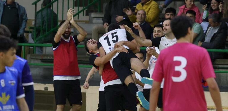 El Racing Cuéllar vence al Valladolid Sport Sala y le arrebata el liderato