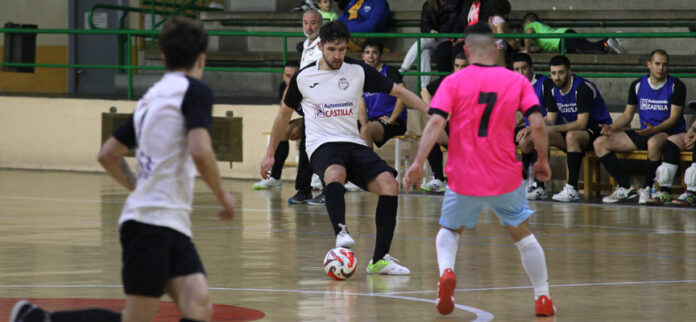 Partido entre el Racing Cuéllar y el Venta de Baños en la temporada 2023-24. | Foto: Gabriel Gómez |