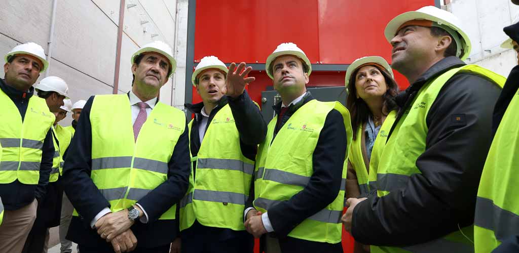 visita-consejero-obras-planta-biomasa-cuellar-2025-ES-GGG_9165 Visita del consejero Juan Carlos Suárez-Quiñones a las obras de modernización de la planta de biomasa de Cuéllar. | Foto: Gabriel Gómez |
