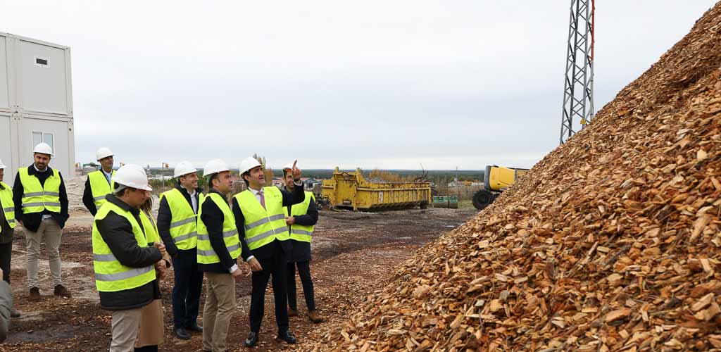 visita-consejero-obras-planta-biomasa-cuellar-2025-ES-GGG_9258 Visita del consejero Juan Carlos Suárez-Quiñones a las obras de modernización de la planta de biomasa de Cuéllar. | Foto: Gabriel Gómez |