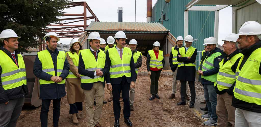 visita-consejero-obras-planta-biomasa-cuellar-2025-ES-GGG_9306 Visita del consejero Juan Carlos Suárez-Quiñones a las obras de modernización de la planta de biomasa de Cuéllar. | Foto: Gabriel Gómez |