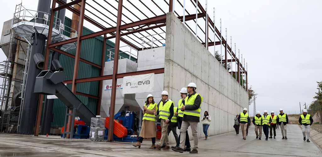 visita-consejero-obras-planta-biomasa-cuellar-2025-ES-GGG_9351 Visita del consejero Juan Carlos Suárez-Quiñones a las obras de modernización de la planta de biomasa de Cuéllar. | Foto: Gabriel Gómez |