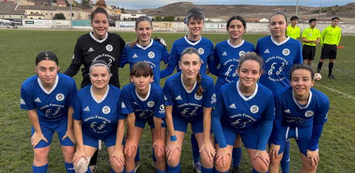 Once inicial del CD Cuéllar femenino antes de enfrentarse al Burgos. | Foto: CD Cuéllar |