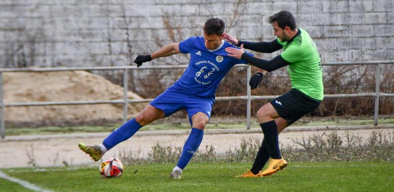 El CD Cuéllar gana un derbi loco ante Vallelado