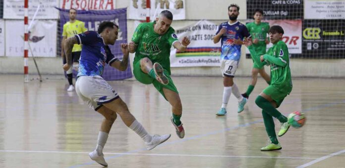 Partido entre el FS Cuéllar Cojalba y el Tierra Castellana de Arévalo. | Foto: © Gabriel Gómez |