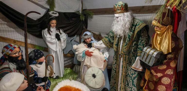 Los Reyes Magos llenan Cuéllar de alegría e ilusión con temperaturas ‘bajo cero’