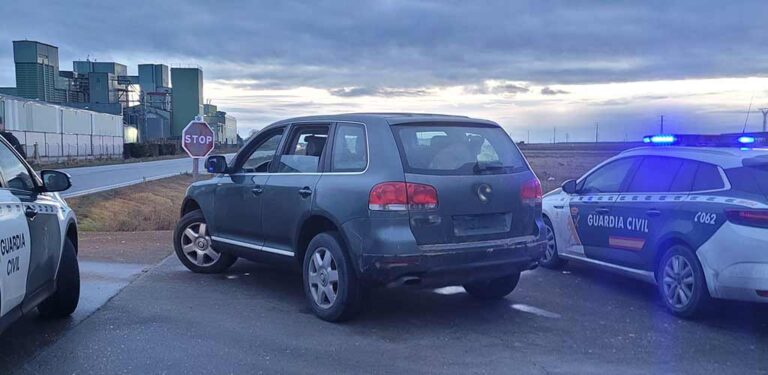 La Guardia Civil denuncia a cuatro furtivos por cazar con galgos y visor térmico