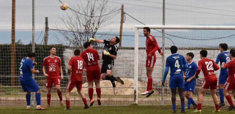 El CD Cuéllar, sin acierto, cae en Santa Clara