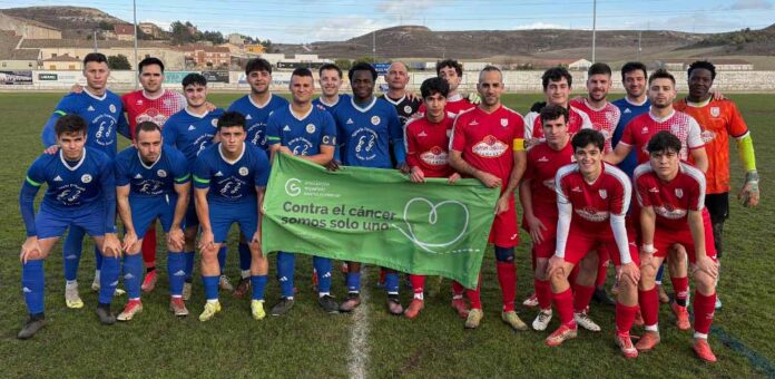 CD Cuéllar y CP Carbonero, unidos contra el cáncer. | Foto: CD Cuéllar |