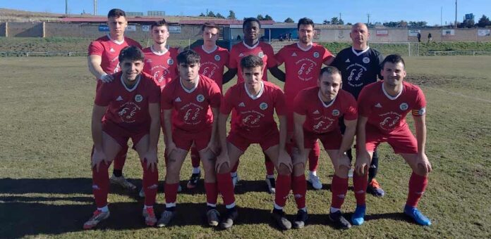 Once inicial del CD Cuéllar antes de su partido en Villacastín. | Foto: CD Cuéllar |