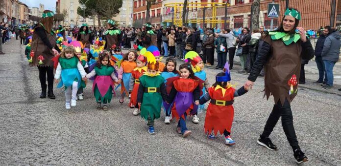 Desfile de Carnaval 2026 en el colegio Santa Clara de Cuéllar. | Foto: Nuria Pascual |