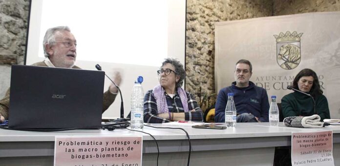 Charla organizada por Izquierda Unida Cuéllar y El Espadañal sobre la problemática de las macroplantas de biogás. | Foto: IU Cuéllar |