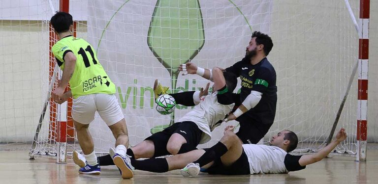 El Racing Cuéllar gana un emocionante e igualado partido ante Íscar Futsal