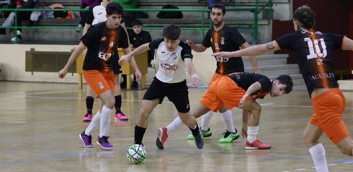 Partido entre el Racing Cuéllar y el Laguna FS. | Foto: Gabriel Gómez |