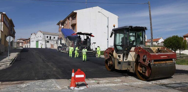 El Ayuntamiento de Cuéllar ejecuta el asfaltado completo de la calle Agustín Daza