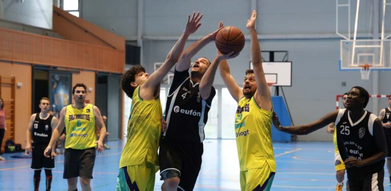 El Baloncesto Cuéllar manda desde el triple y sabe sufrir ante el Saltamontes Valverde