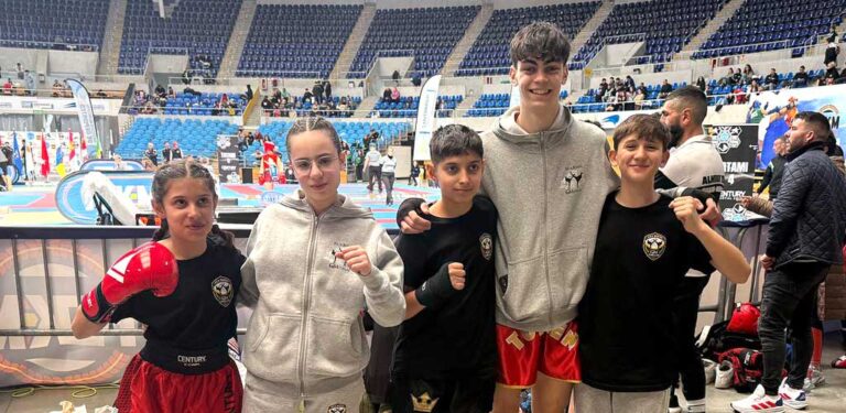 Los kickboxers cuellaranos inician la Liga Nacional consiguiendo una decena de medallas