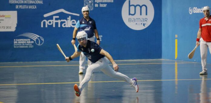 Partido entre el Club Pelota Vallelado y el Tenis Pamplona Filial. | Foto: Gabriel Gómez |