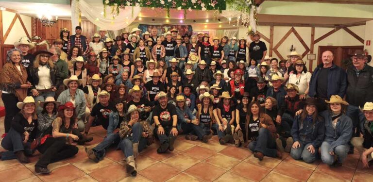 Los aficionados al country se dieron cita en Cuéllar en su IV Fiesta de Primavera