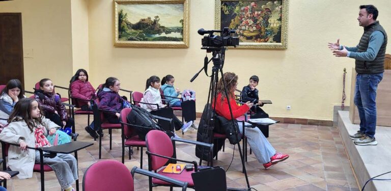 Los escolares se acercan a conocer el Ayuntamiento de Cuéllar y su funcionamiento