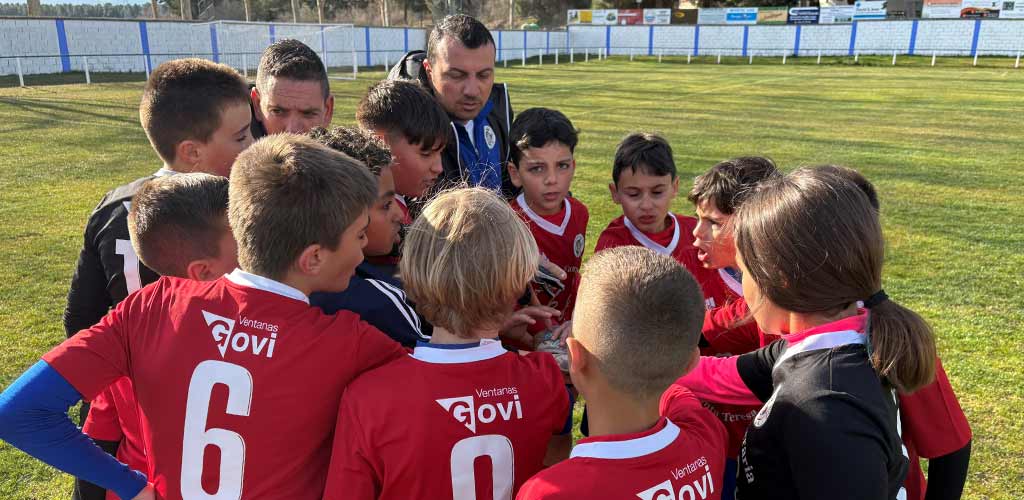El equipo benjamín del CD Cuéllar durante el torneo celebrado en Cantalejo. | Foto: CD Cuéllar |